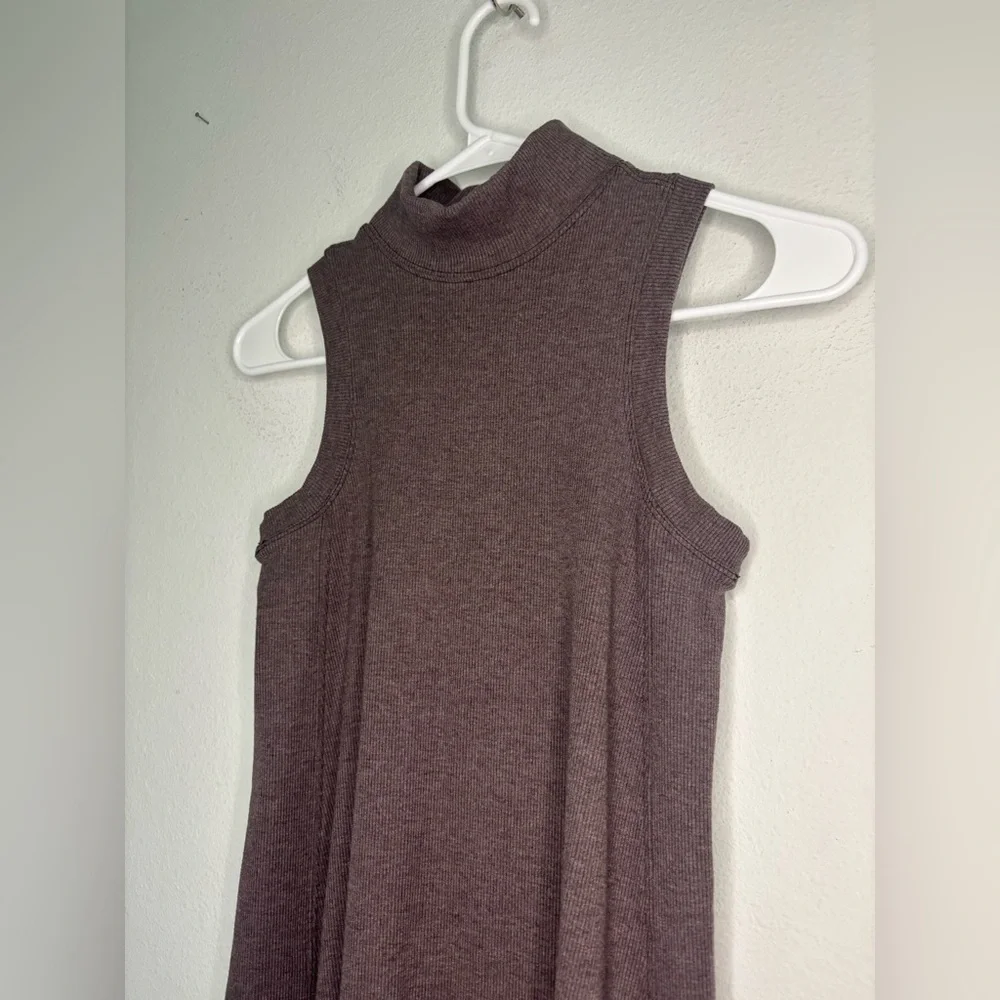 LULULEMON MAUVE TURTLENECK MIDI DRESS SZ SMALL